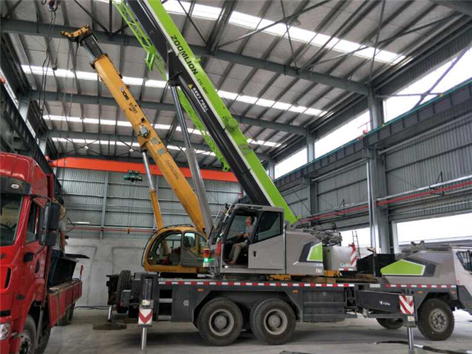 襄汾县高空车出租需要注意哪些安全事项？